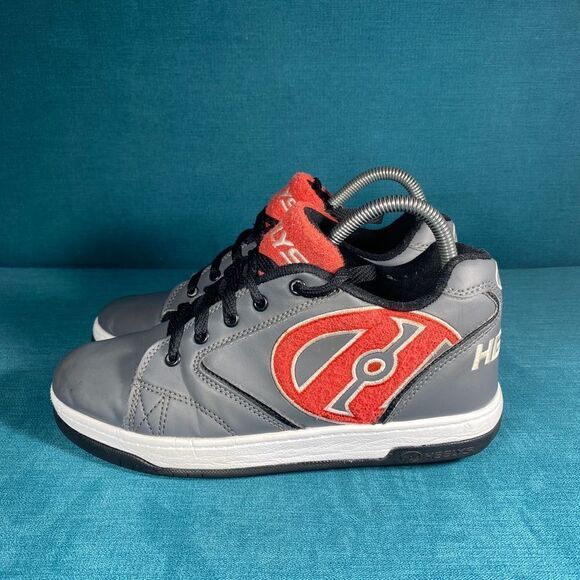 Size 7 - Men’s Heelys gray shoes - Picture 1 of 8